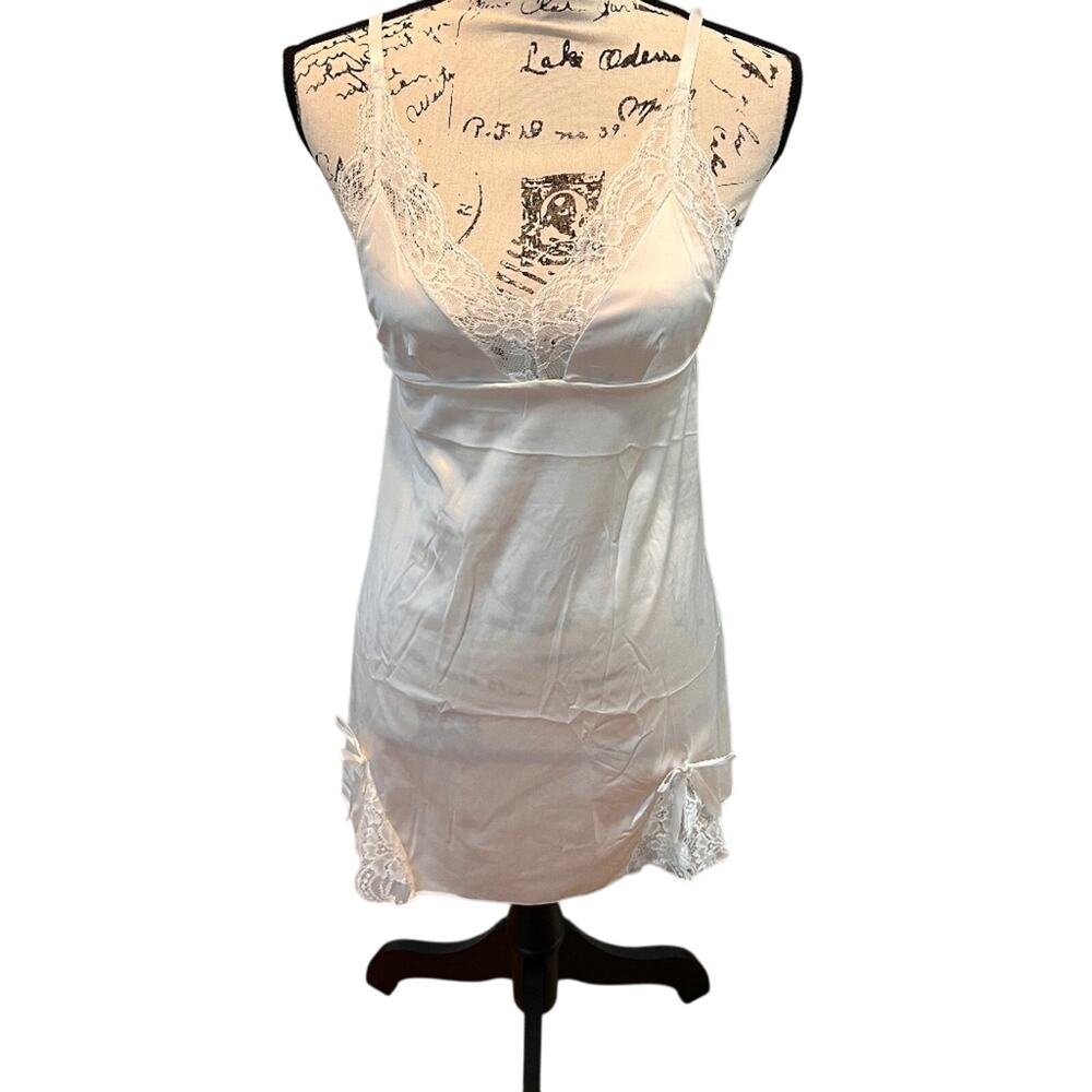 🤍 Adome White Slip Dress – Size Small | Great Pre-Owned Condition (SKU: 0081)